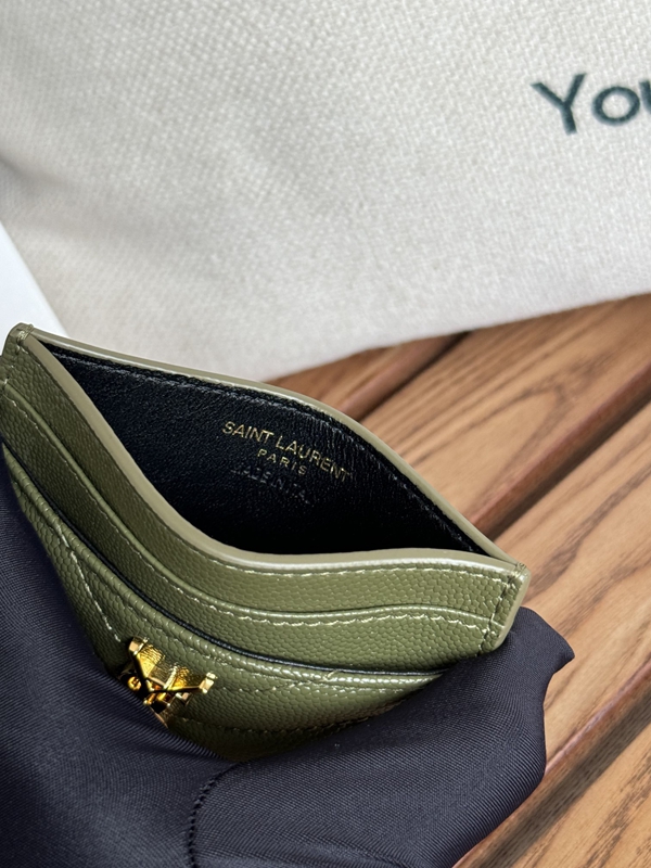 イヴサンローラン財布着用イメージ